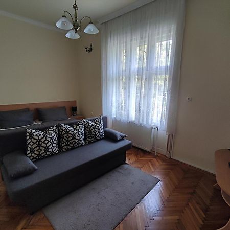 Varalja Vendeghaz Tata Zewnętrze zdjęcie