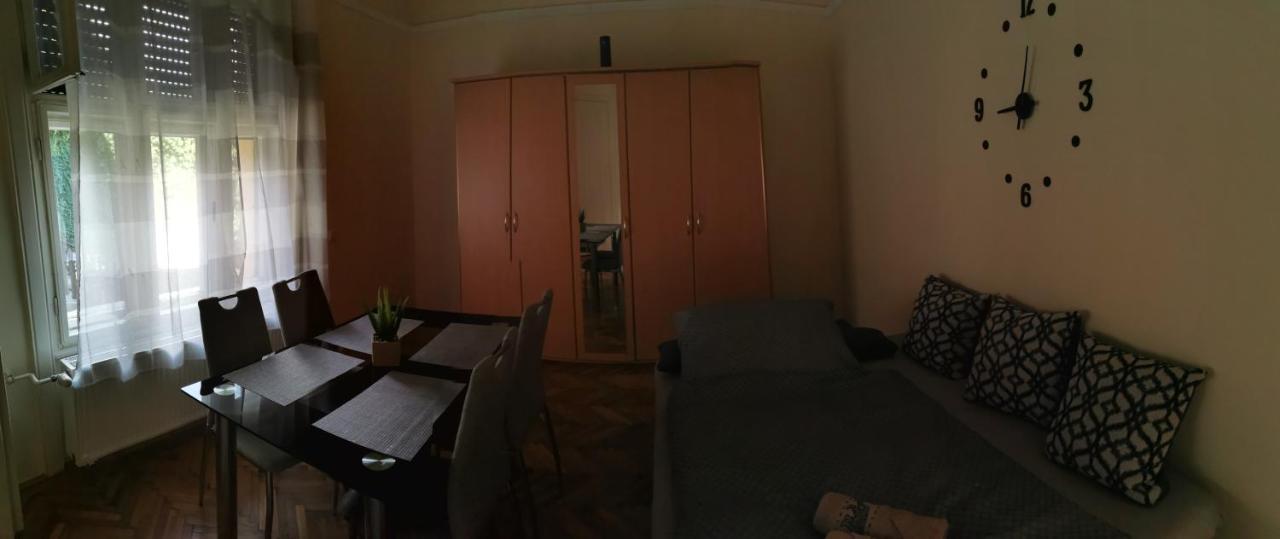 Varalja Vendeghaz Tata Zewnętrze zdjęcie