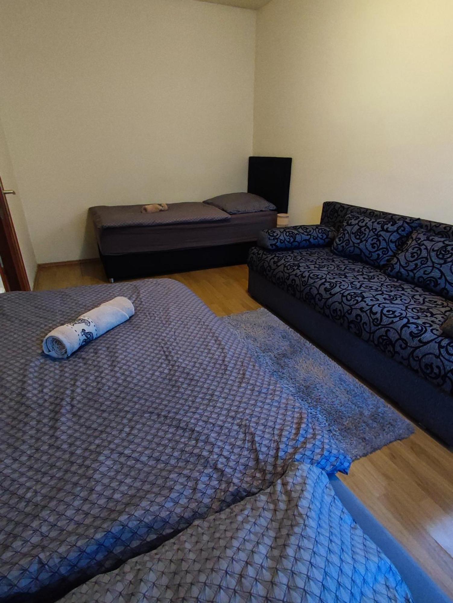 Varalja Vendeghaz Tata Zewnętrze zdjęcie
