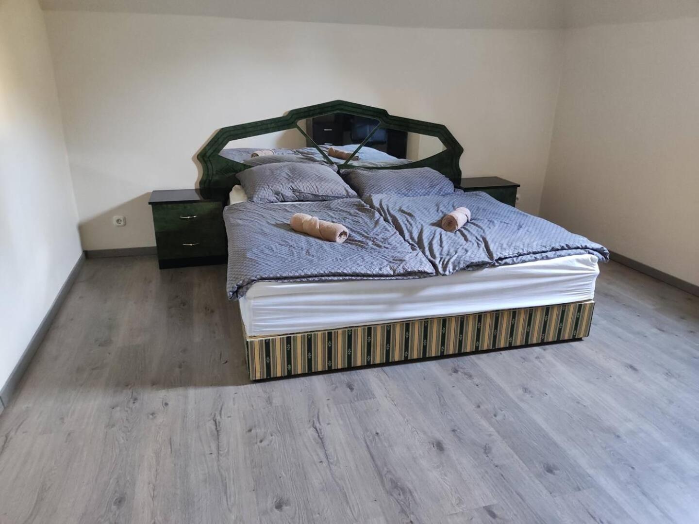 Varalja Vendeghaz Tata Zewnętrze zdjęcie